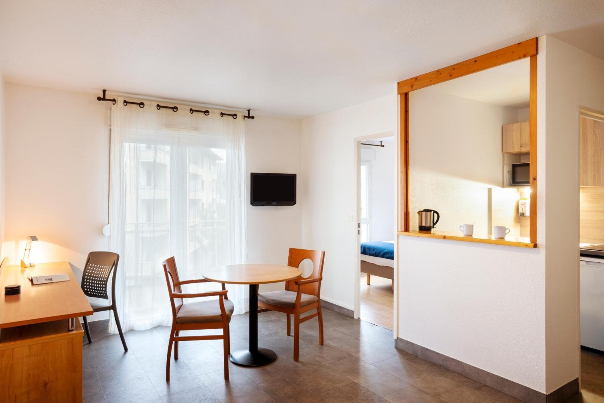 Aparthotel Sejours & Affaires Annecy Le Pont Neuf Cran-Gévrier Exterior foto