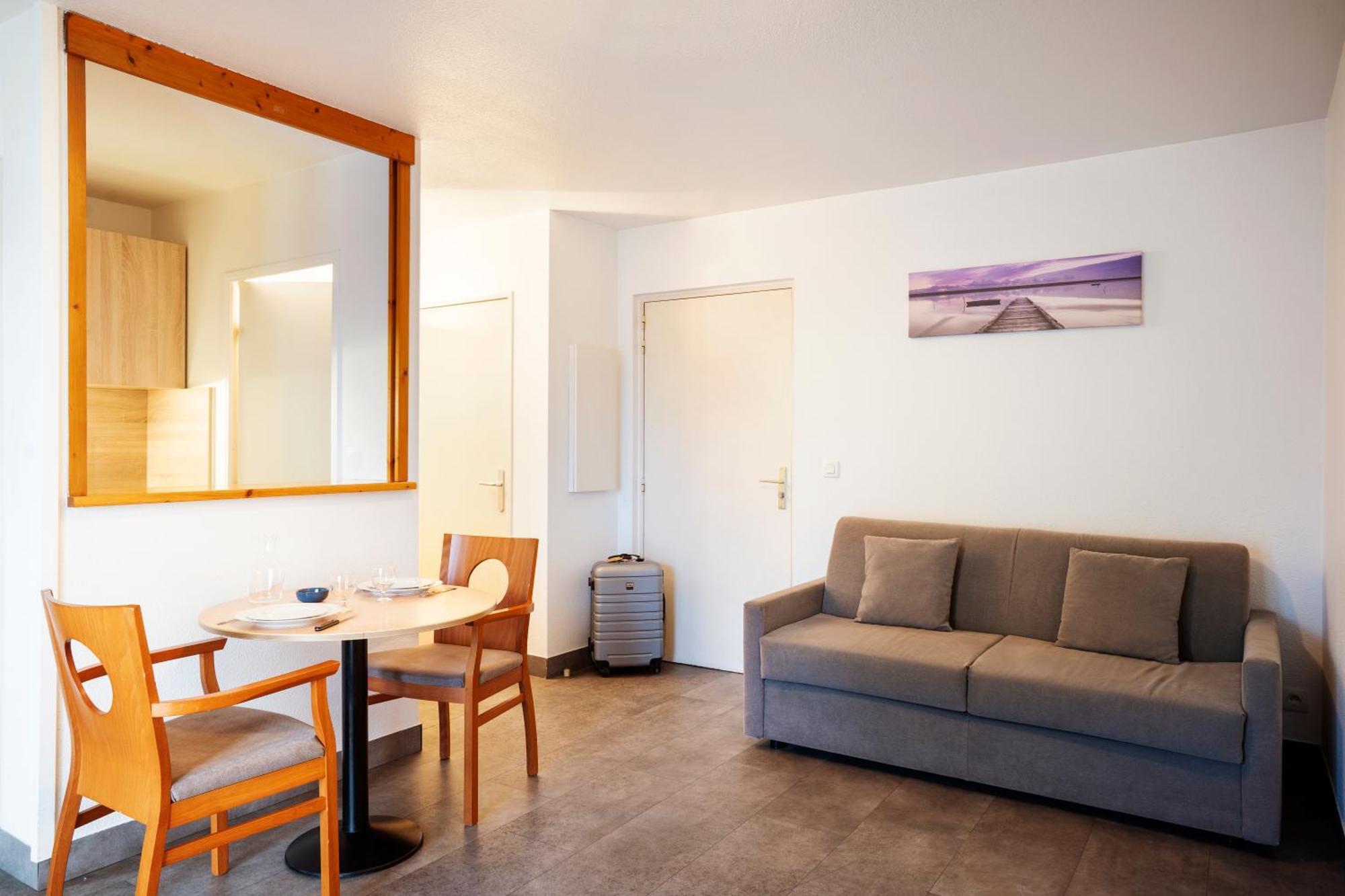 Aparthotel Sejours & Affaires Annecy Le Pont Neuf Cran-Gévrier Exterior foto