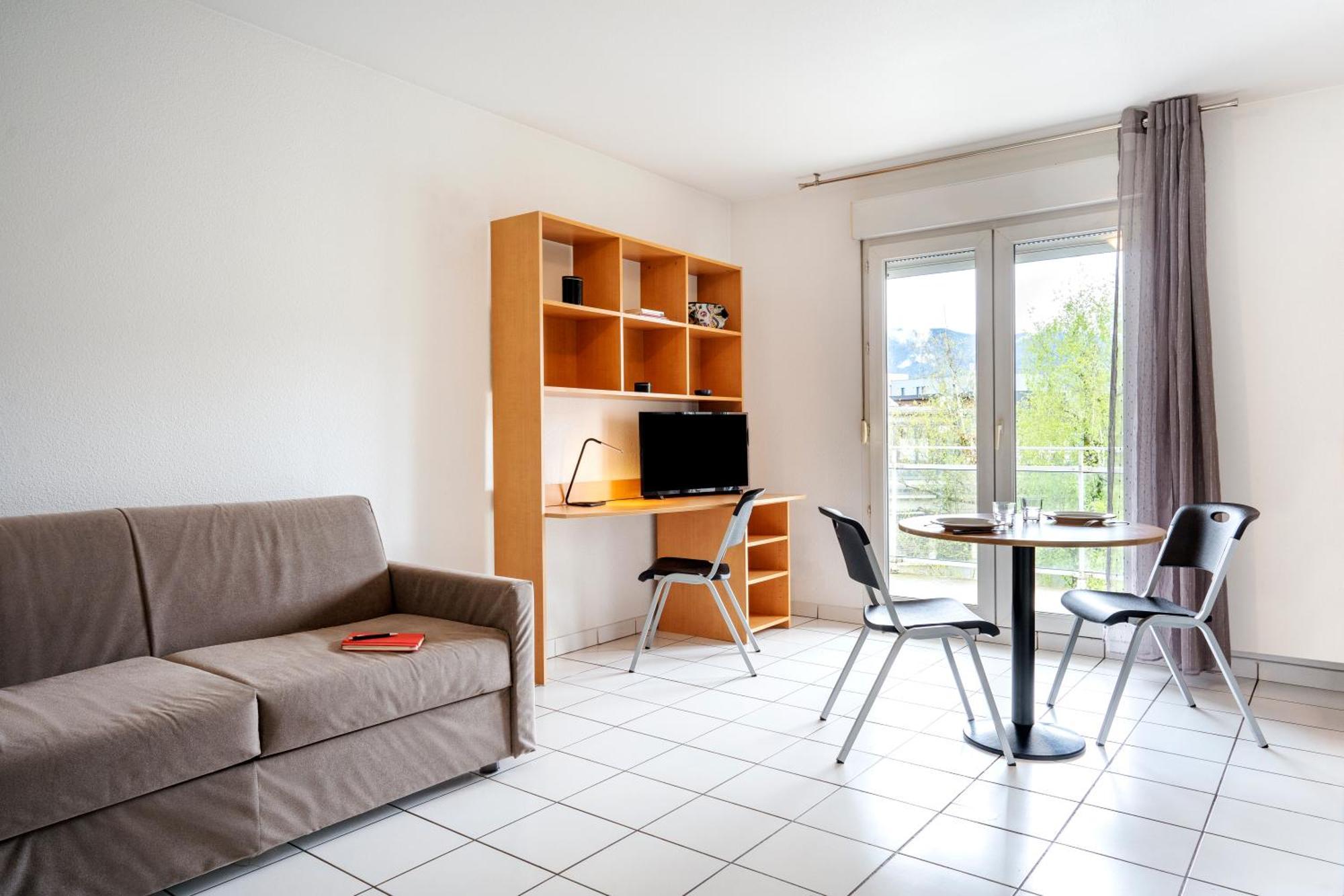 Aparthotel Sejours & Affaires Annecy Le Pont Neuf Cran-Gévrier Exterior foto