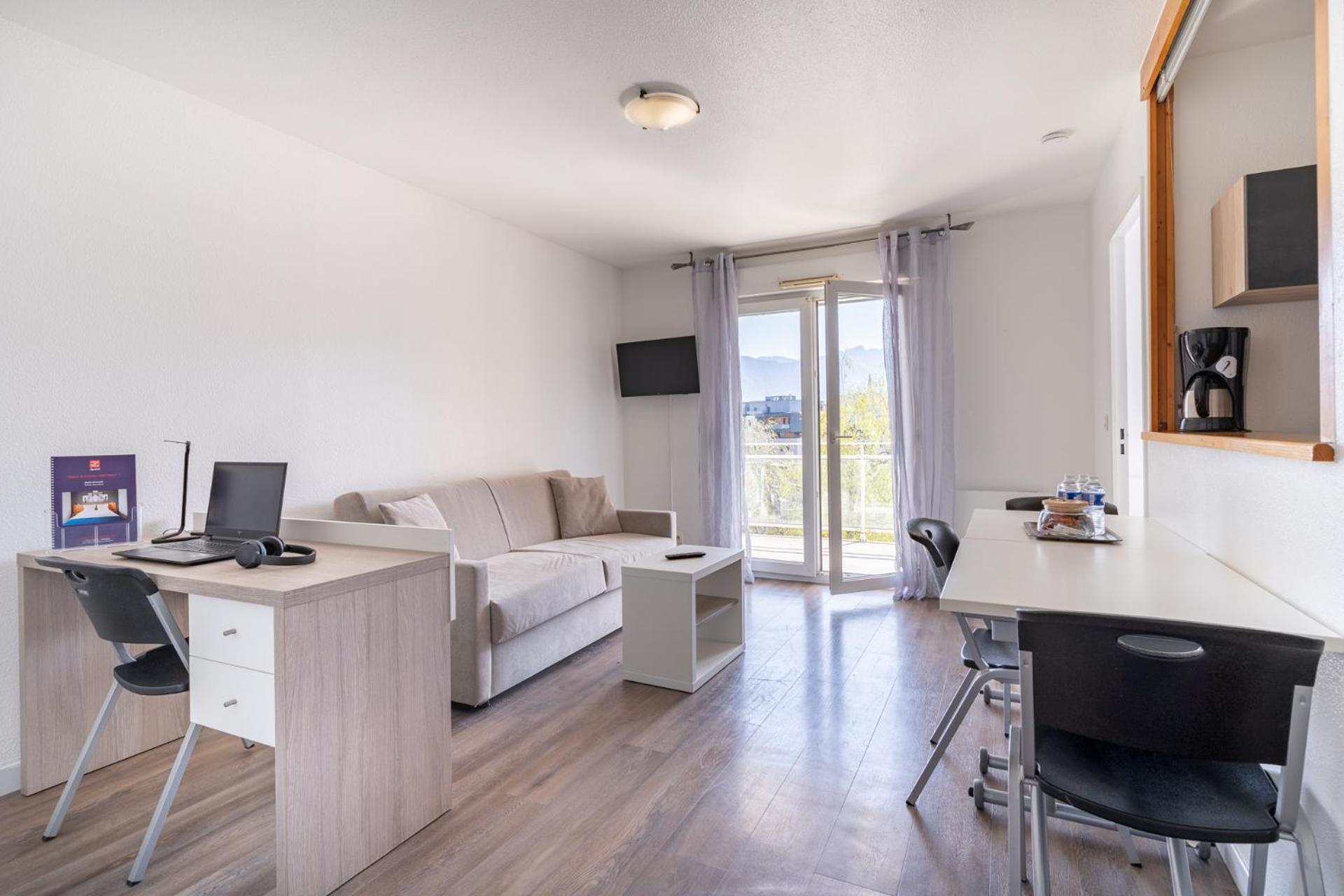 Aparthotel Sejours & Affaires Annecy Le Pont Neuf Cran-Gévrier Exterior foto