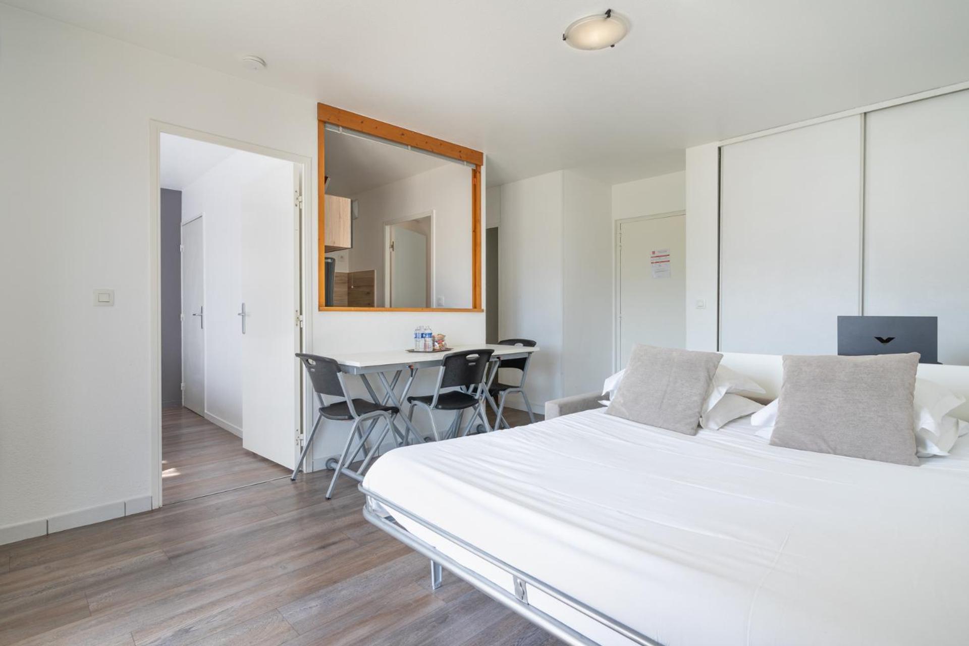 Aparthotel Sejours & Affaires Annecy Le Pont Neuf Cran-Gévrier Exterior foto