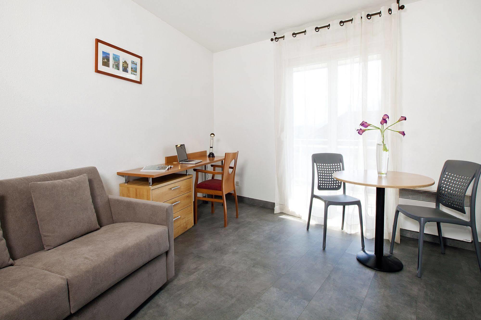 Aparthotel Sejours & Affaires Annecy Le Pont Neuf Cran-Gévrier Exterior foto